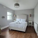 Luxury - Sleeps 7 *