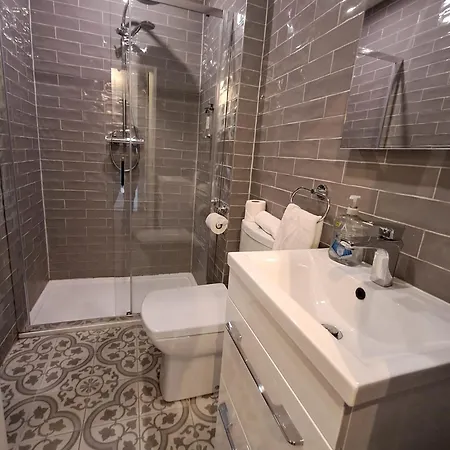 Luxury - Sleeps 7 Galway