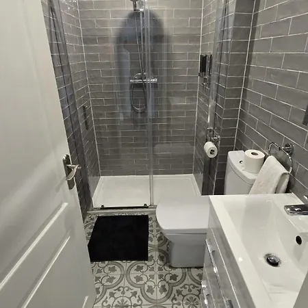 Luxury - Sleeps 7 *